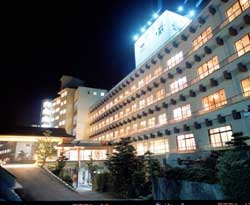 湯元榊原館の夜の外観